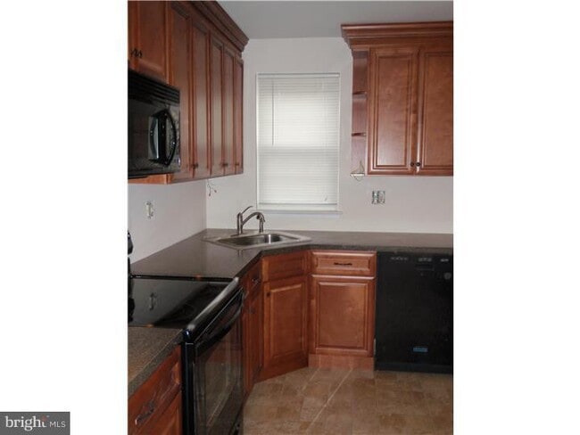 Photo - 404 Hopkins Ct