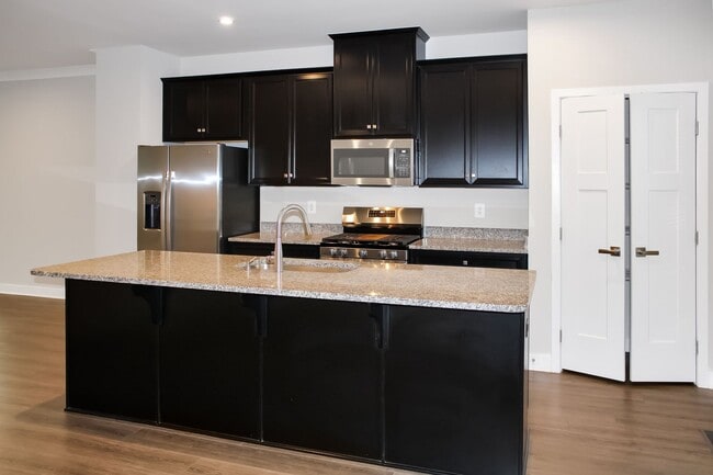 Photo - End-unit Townhouse with mountain views