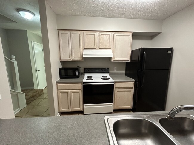 Photo - 1032 Chinook St