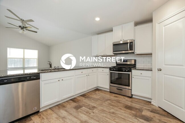 Photo - 4 Bedroom Pet-Friendly Home in SAINT HEDWIG, TX with Main Street Renewal