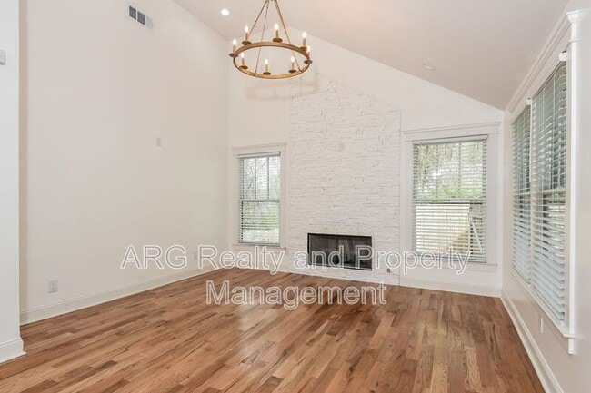 Photo - 2215 Lang Dr SW