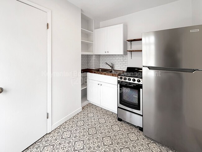 Photo - 1818 W Washington St Unit Apt 3
