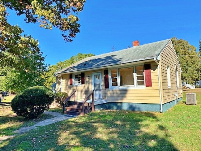 Building Photo - Cottage Rancher on Private Drive