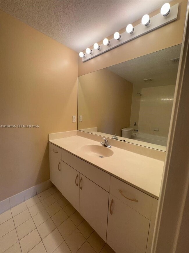 Photo - 1133 Golden Lakes Blvd Unidad 813