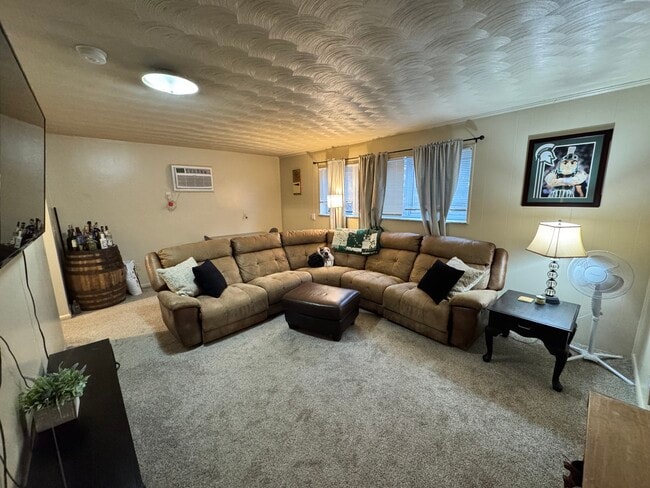 Living Rm 1