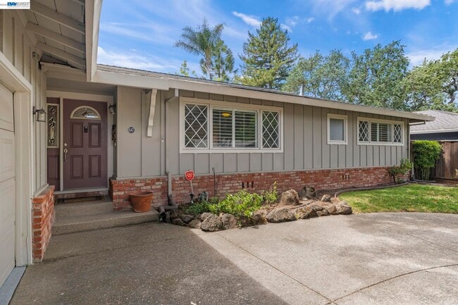Building Photo - 647 Bonita Ave