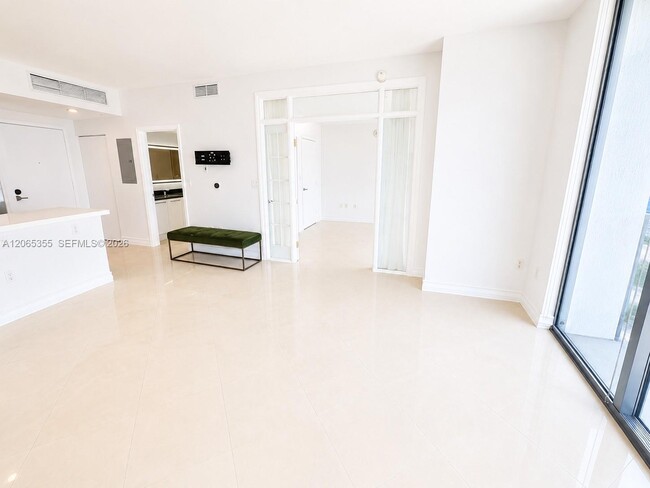 Photo - 90 SW 3rd St Unidad 3106