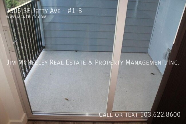 Photo - 1305 SE Jetty Ave Unidad #1-B