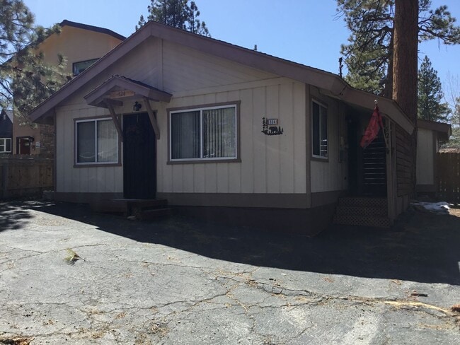 Photo - Big Bear Lake- 2 Bedroom 2 Bath Cabin
