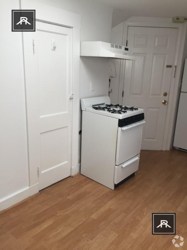 Building Photo - 2 bedroom in Watertown MA 02472 Unit 3 Rental