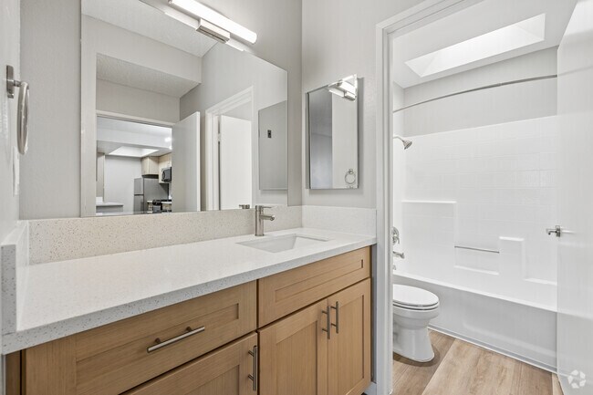 2BR, 2BA - 918SF - Second Bathroom