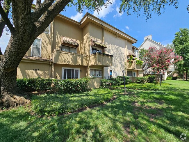 Building Photo - Ready for immediate move in! Rental