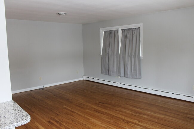 Photo - 121 S Main St