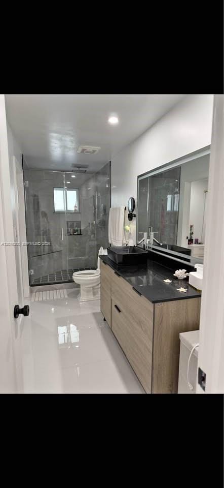 Photo - 350 W 16th St