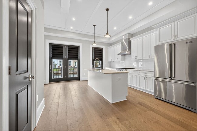Building Photo - Available Now! 2 Bed // 2.5 Bath Between U... Unit 1 Rental