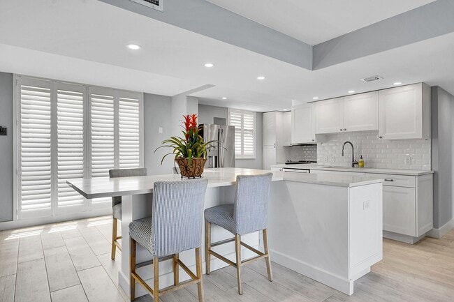 Photo - 134 Lakeshore Dr Unidad 316