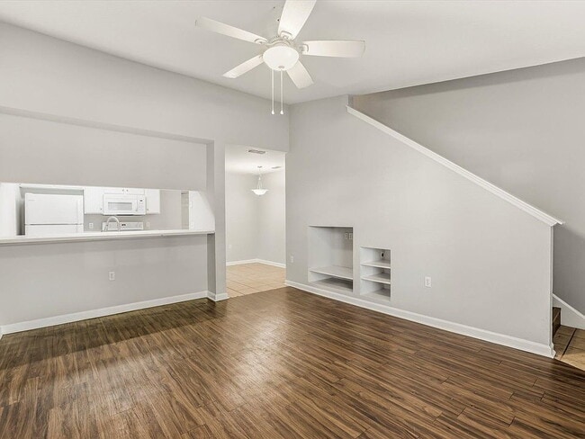 Building Photo - 3-bedroom 3-bathroom condo off Tharpe, washer/dryer, Dishwasher, Pool! Unit #405
