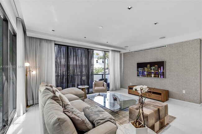 Photo - 350 Meridian Ave Unidad 202