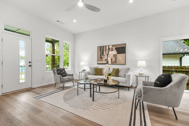 Photo - 1223 Oakland Dr SW