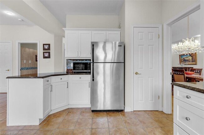 Photo - Executive 5-Bedroom Home for Rent in North London – Steps from Masonville