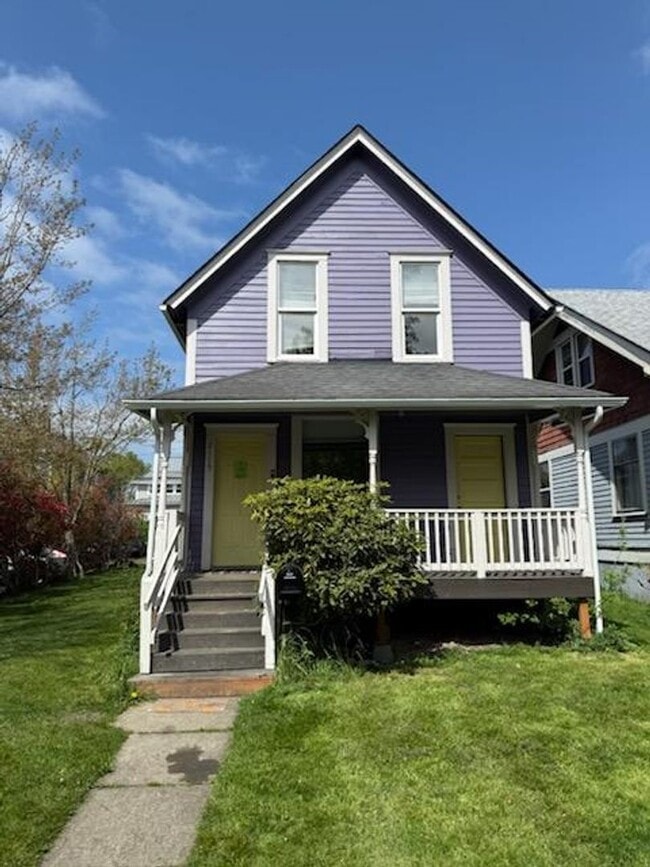 Building Photo - 4-Bedroom House in Lettered Streets Neighborhood Available in May!