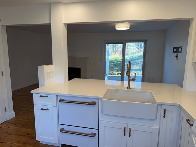 Building Photo - 25 Lawrence St Unit 32