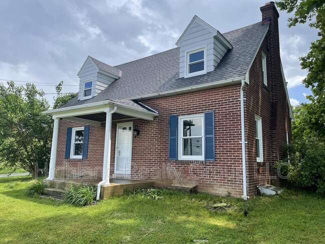 Building Photo - 167 Penn St