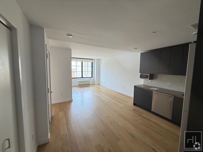 Building Photo - NORTHERN BOULEVARD Unit 7T Rental