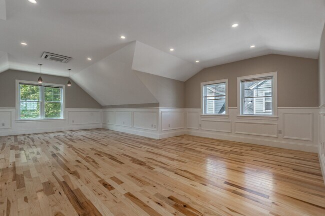 Photo - 168 Bigelow St