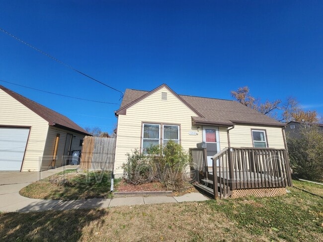 Building Photo - 1212 35th St NE