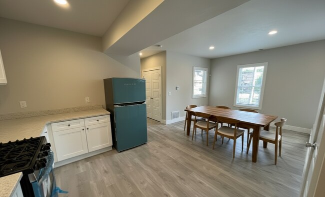 Photo - 1966 Randall Rd Unidad 3