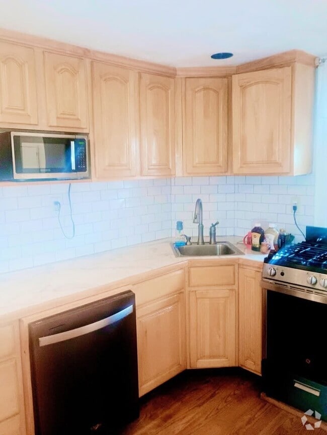 Building Photo - 319 Bennington St Unit A Rental