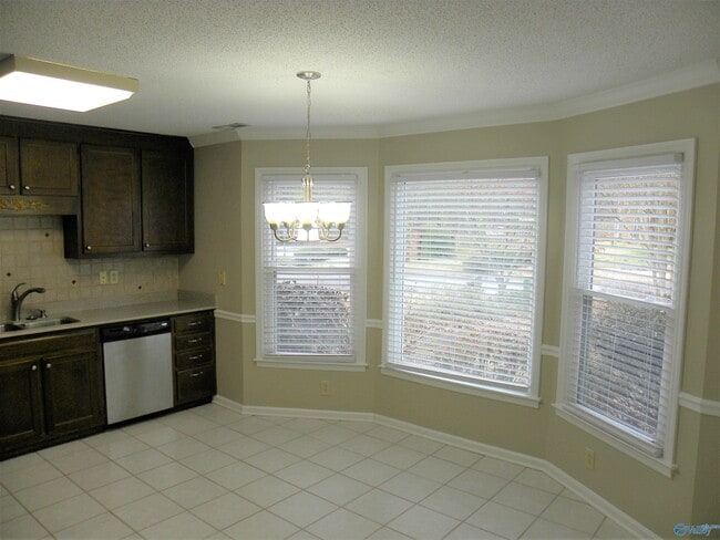 Photo - 102 W Lake Cir