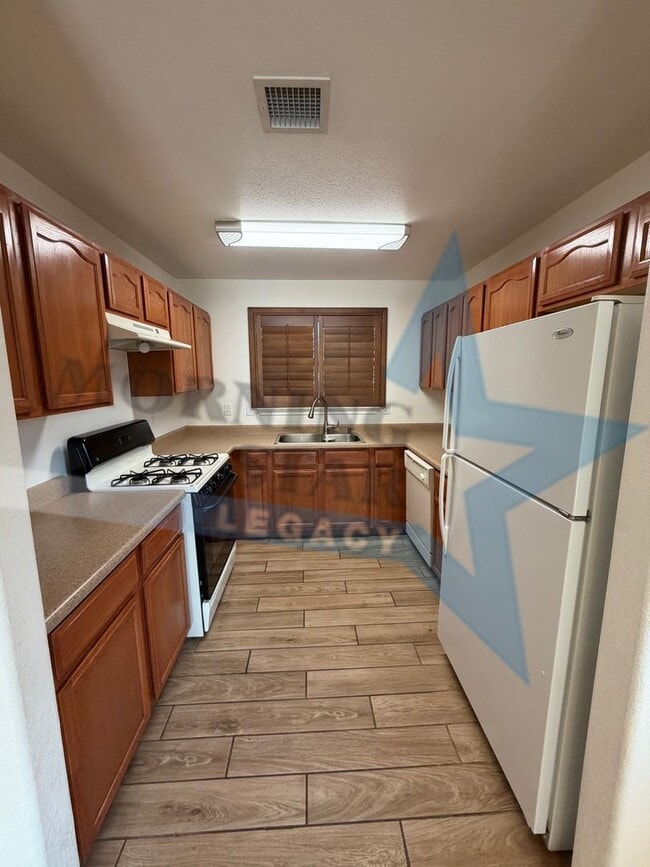 Photo - 3 bedroom home in Legends West!