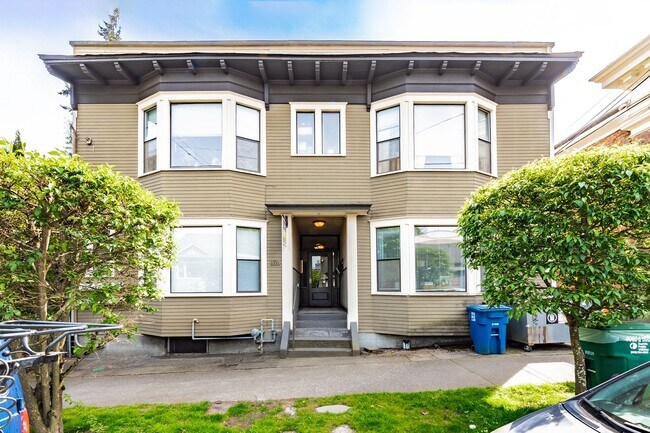 Jenott Apartments