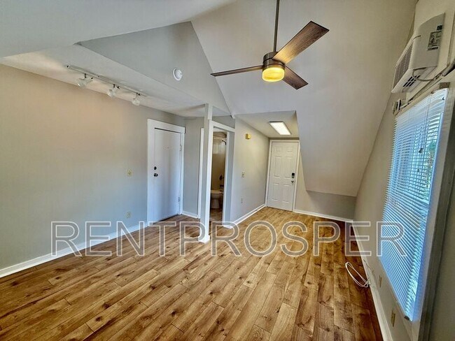 Photo - 728 Arlington St Unit D