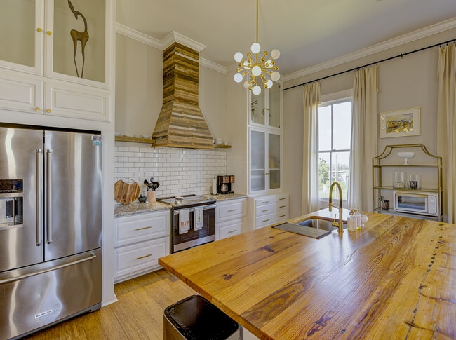 Photo - 806 Grove St