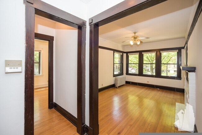 Photo - 3501 N Greenview Ave Apartment Unit 3501-1