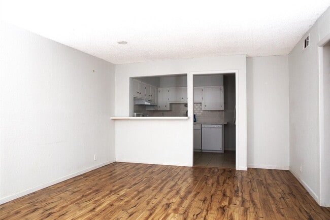 Photo - 5323 Fleetwood Oaks Ave Unit 156