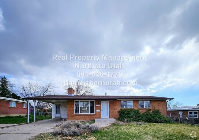 Building Photo - 4 Bedroom 3 Bath Home Now Available in Roy!