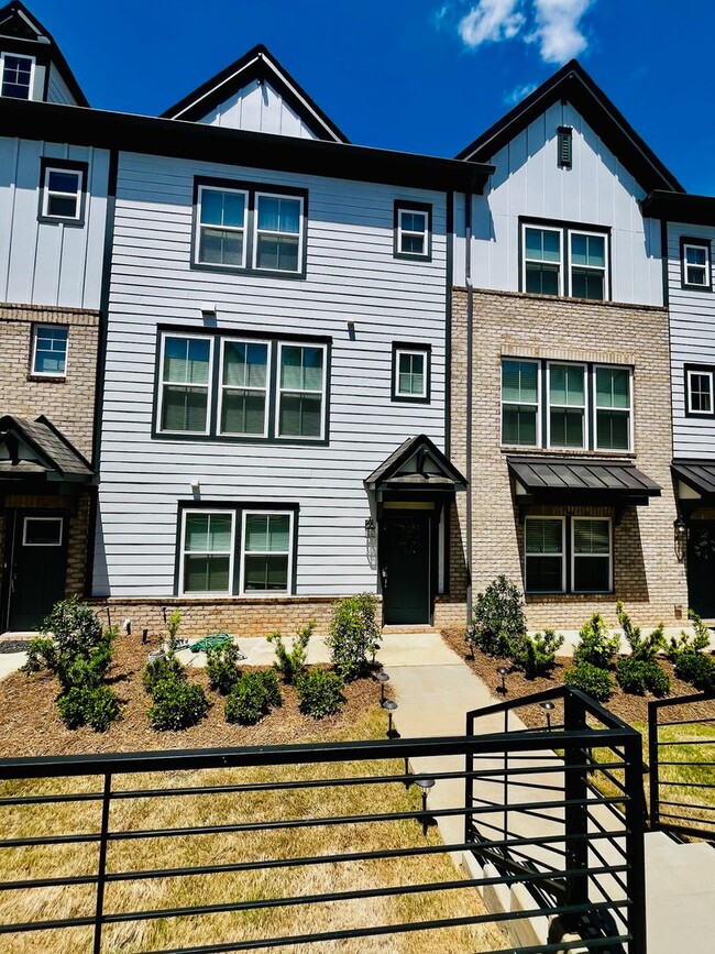 Photo - Beautiful 4BR Townhouse in Ballantyne