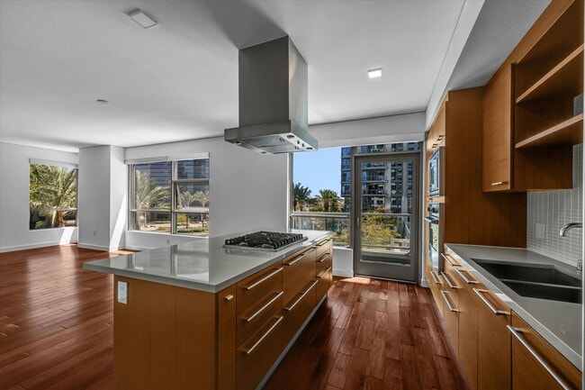 Building Photo - 9 MacArthur Pl Unit 403