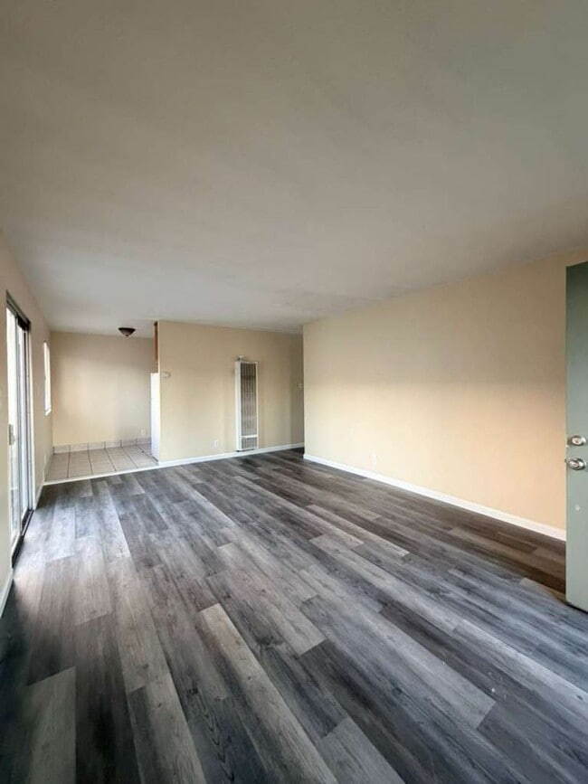 Photo - Introducing A Newly Renovated Apartment! Unit 21561 Westpark St-01