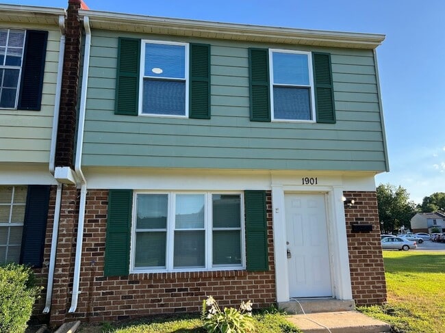 Building Photo - 1901 Beaver Rd