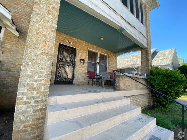 Building Photo - 1210 S Schiller St Rental