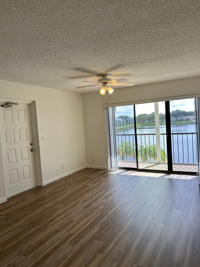 View from Living Room - 1004 Green Pine Blvd Unidad G2 Rental