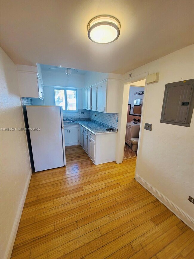 220 Collins Ave Unit 8B