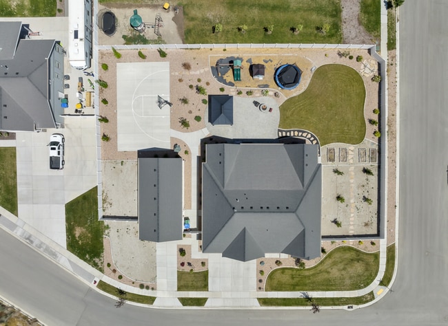 Photo - 5 bedroom 3.5 bathroom home in Lehi.