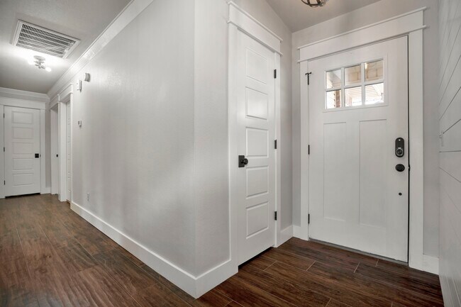 Photo - 1703 Willard St