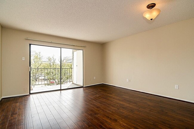 Photo - 2818 S Bartell Dr Unit 312